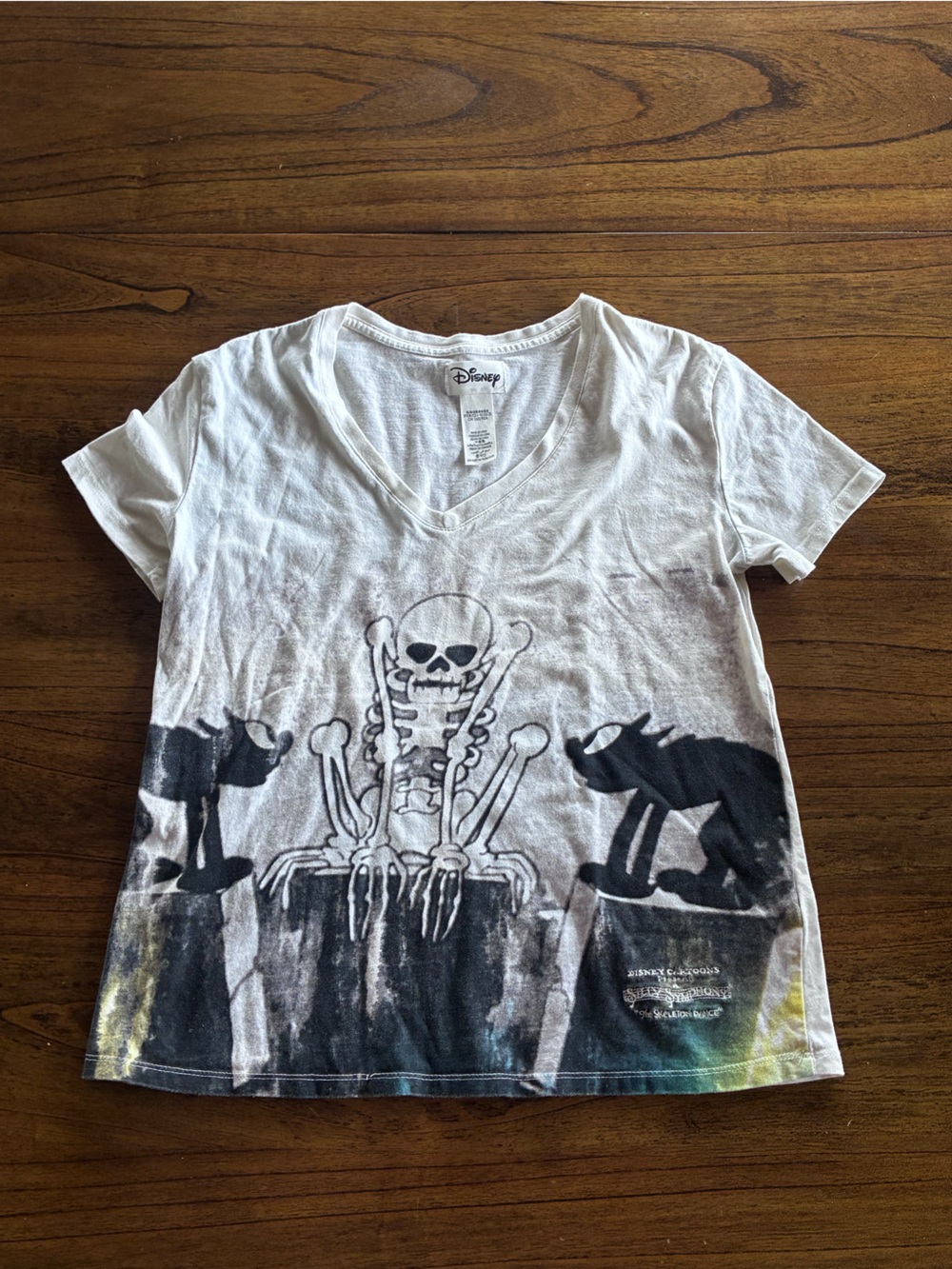 Disney SPOOKY SCARY SKELETON Tee Size M